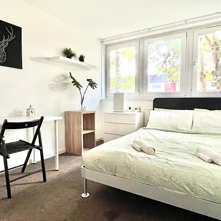 Private Bedrooms In A Flat! Home Away From Home! Shared Bathroom Londyn Zewnętrze zdjęcie