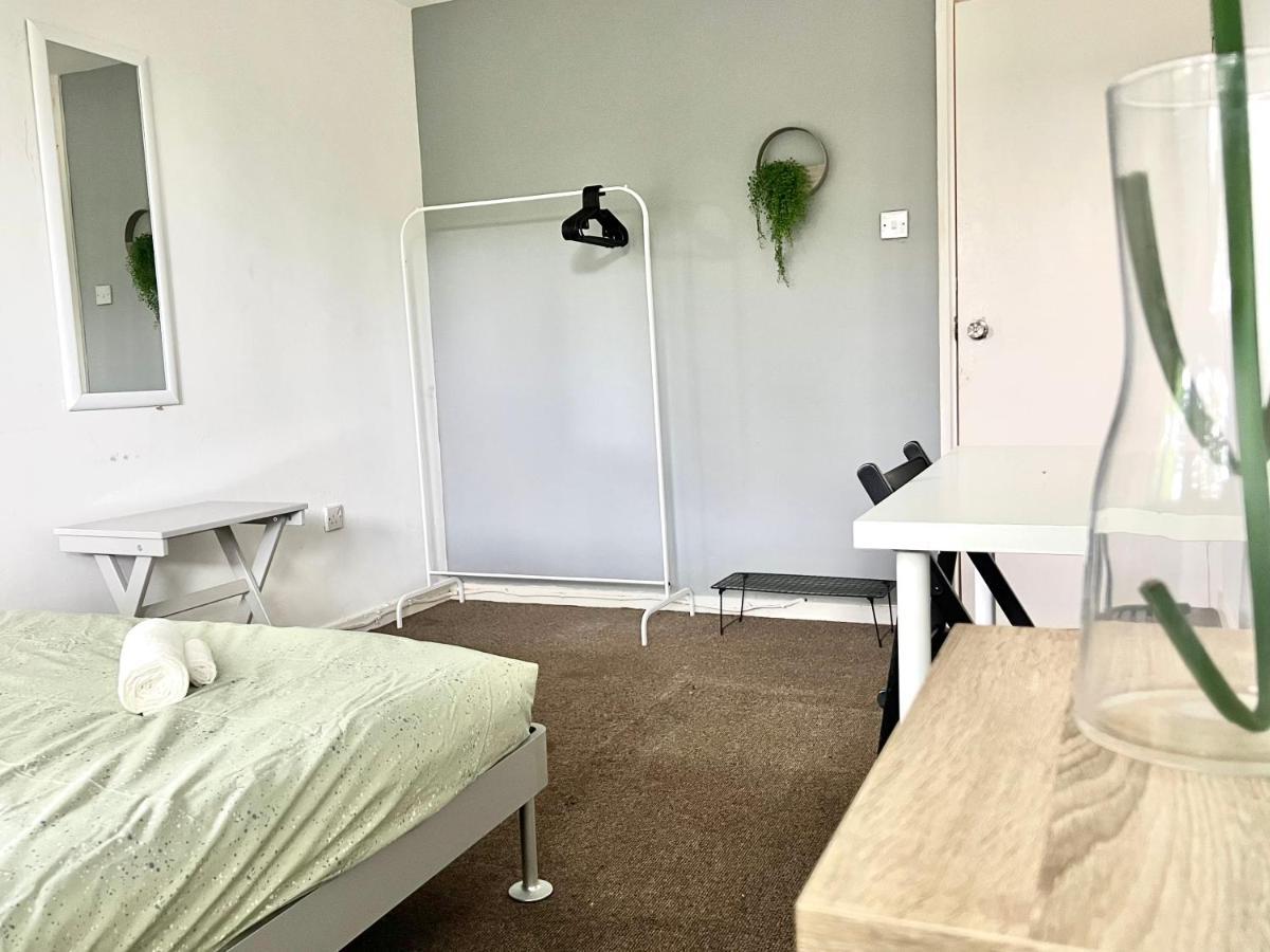 Private Bedrooms In A Flat! Home Away From Home! Shared Bathroom Londyn Zewnętrze zdjęcie