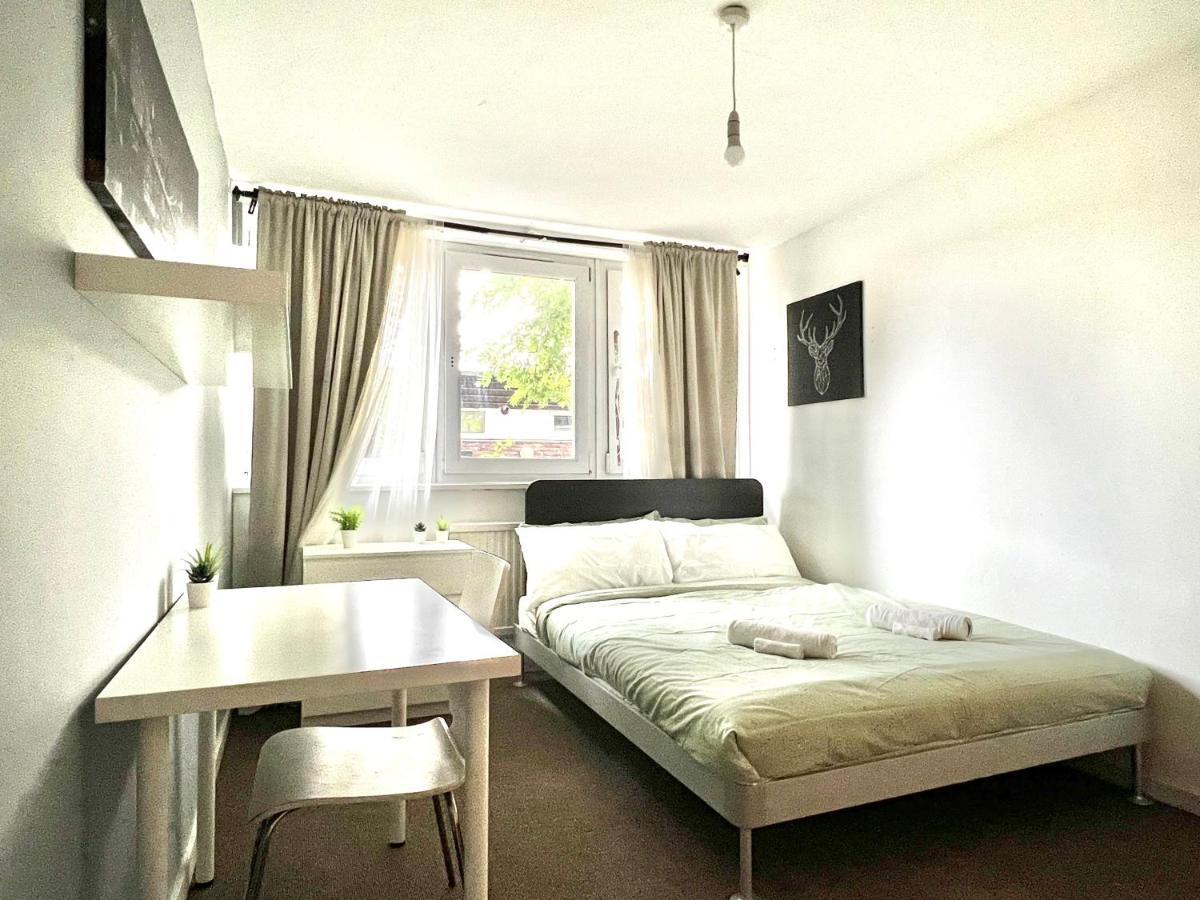 Private Bedrooms In A Flat! Home Away From Home! Shared Bathroom Londyn Zewnętrze zdjęcie