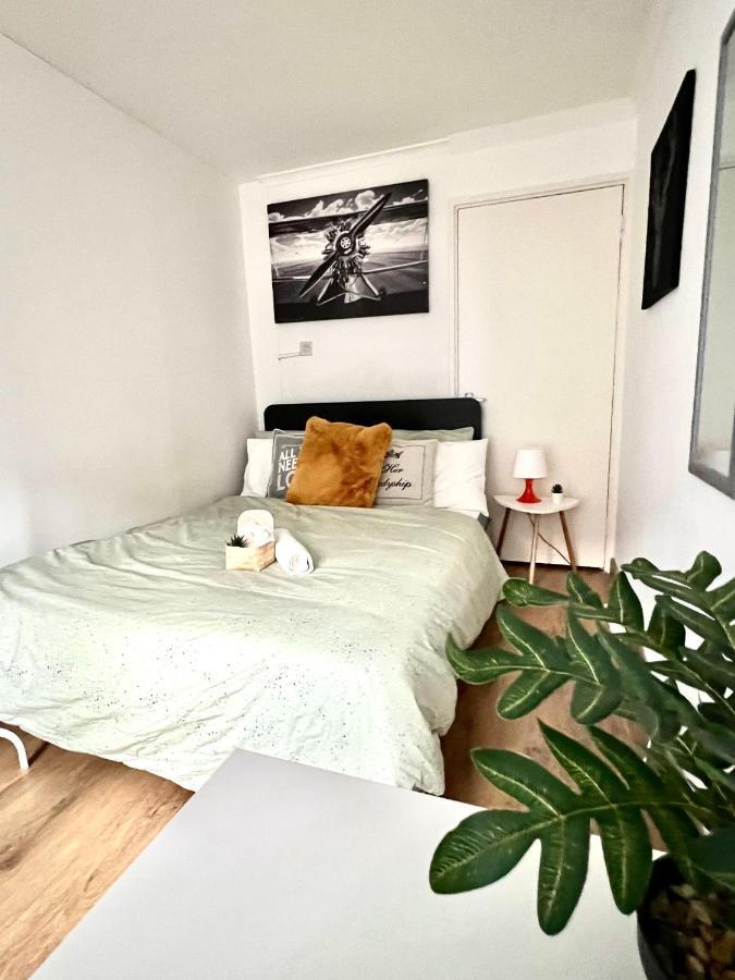 Private Bedrooms In A Flat! Home Away From Home! Shared Bathroom Londyn Zewnętrze zdjęcie